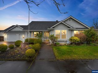 864 V St, Springfield, OR 97477