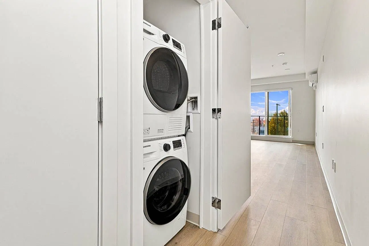 1 bed, 416 sqft, $2,130 — Photo 3