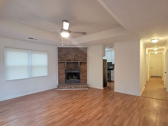4th image of 1084 Summer Brook Rd