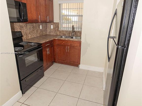 4th image of 8870 Fontainebleau Blvd