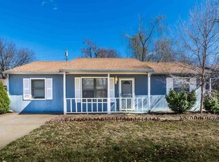 805 Brookwood Cir, Manhattan, KS 66502