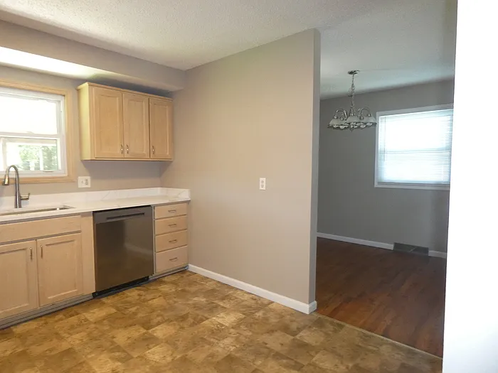 5200 N Manchester Ave — Photo 6
