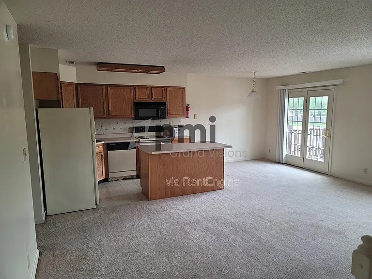 1306 Arthur Ave #8 — Photo 6