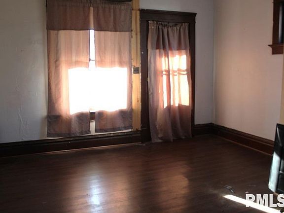 4th image of 714 S Main St
