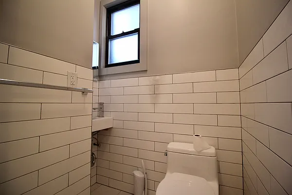 Rented by Hagstrom Management Inc | media 11