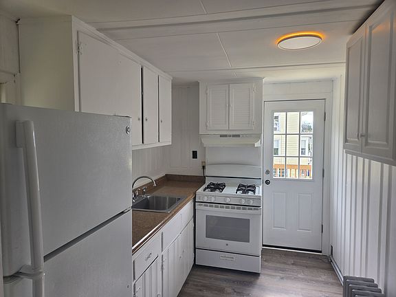 5th image of 53 Grove St