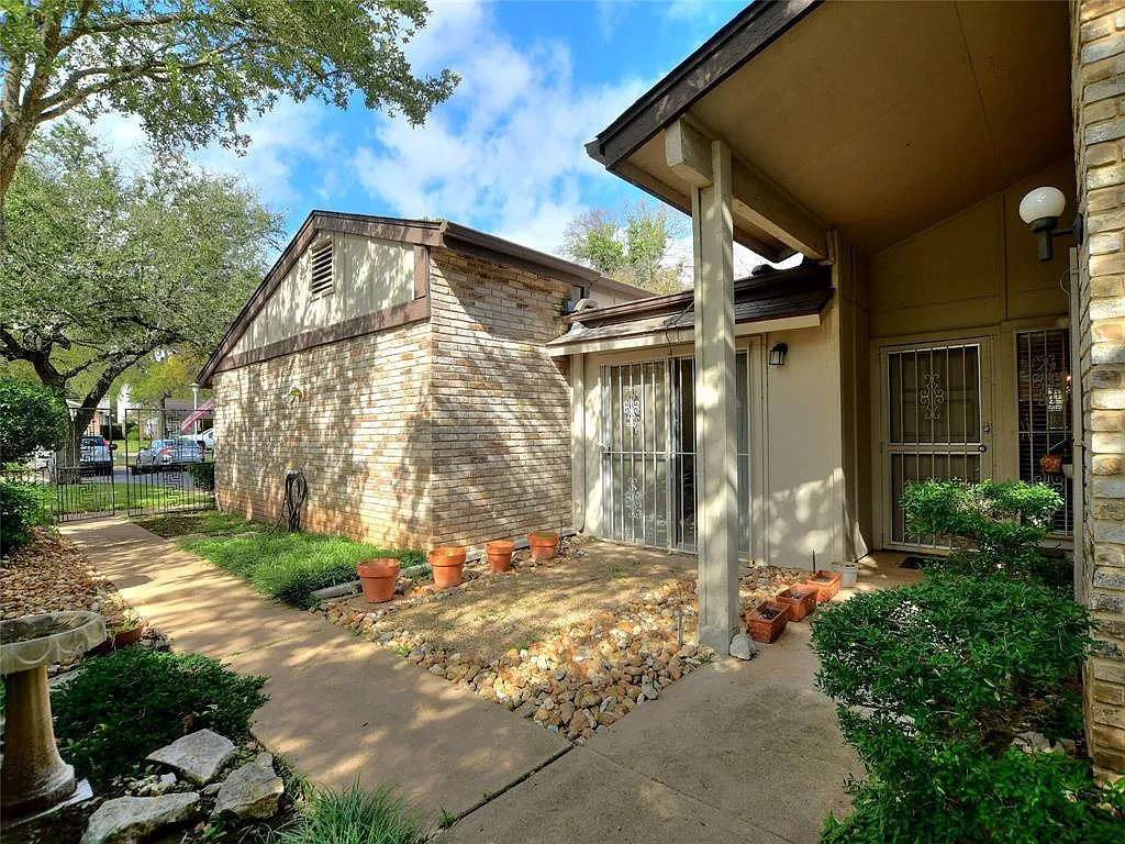 2 bed, 2.0 bath, 1467 sqft, $2,895 — Photo 3