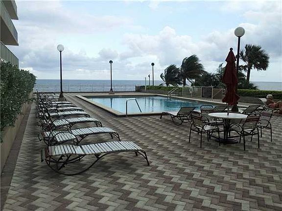 4th image of 4100 Galt Ocean Dr APT 109