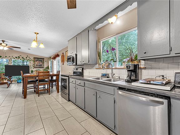 5th image of 594 Madison St #8650