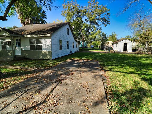 2nd image of 14319 Brownsville St