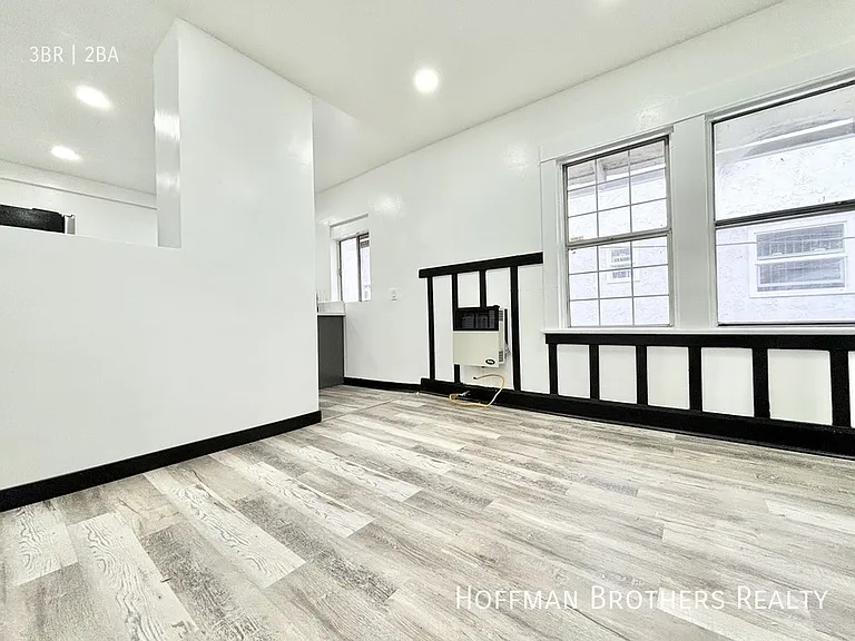 1518 W 11th Pl #1/2 — Photo 1