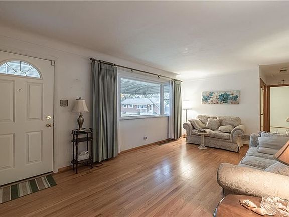 3rd image of 524 Douglas Dr