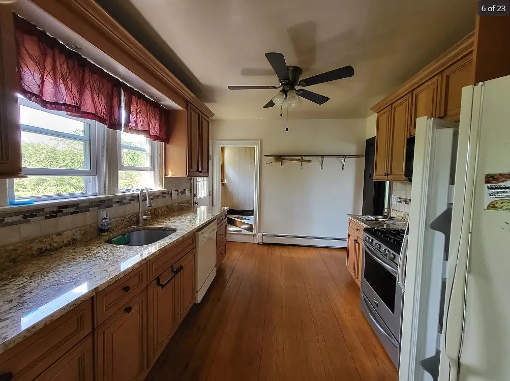 4 bed, $2,950 — Photo 4