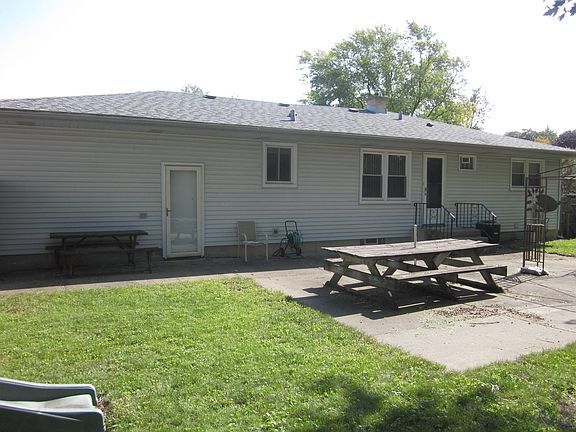 2nd image of 1086 Oakwood St
