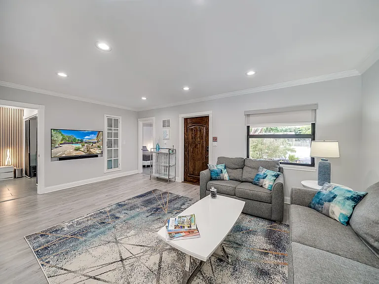 1512 NE 17th Way — Photo 8