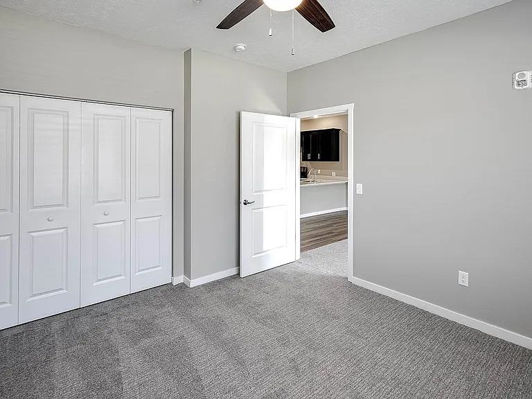 Cross Creek Apartments — Photo 21