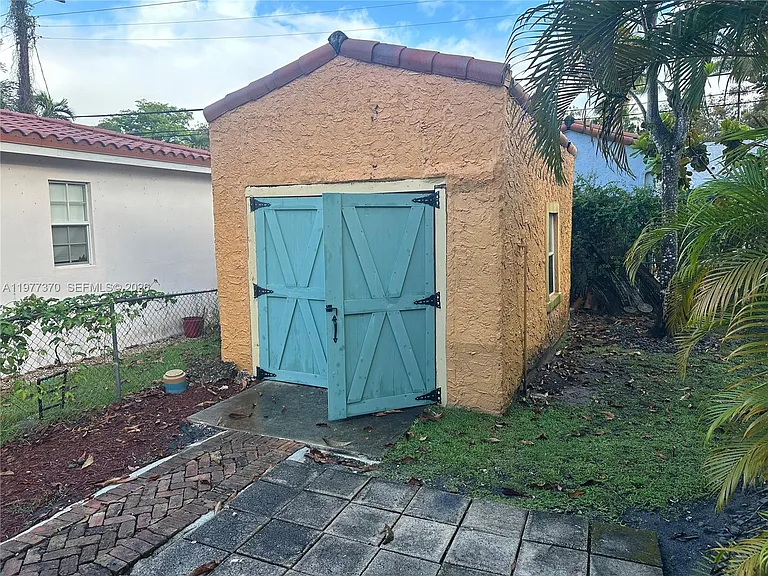 725 Navarre Ave — Photo 21
