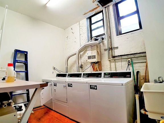 5th image of 309 Scholes St #2