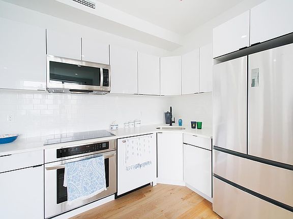 3rd image of 1255 Jefferson Ave Unit 1-A