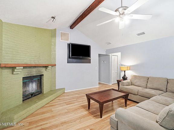 3rd image of 518 ROSEBUD Lane