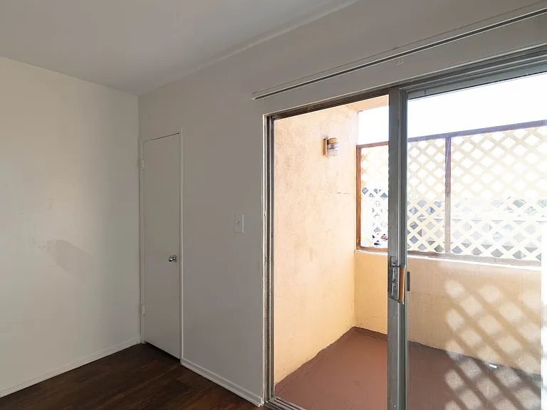8123 - Sepulveda Apartments — Photo 22
