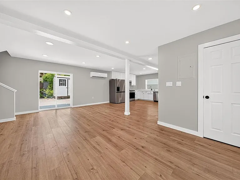 1099 Grove Ave — Photo 19