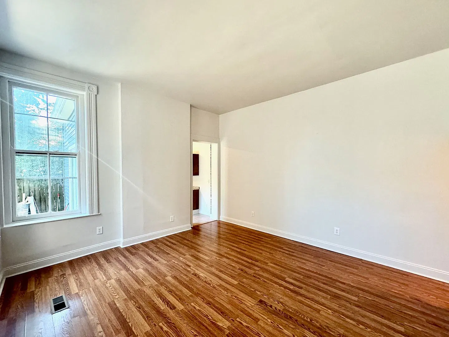 2233 Victor Street — Photo 2