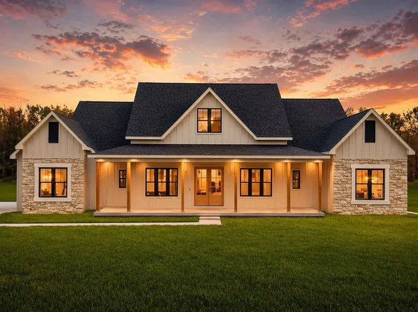 493 Stonebridge Pkwy, Valparaiso, IN 46383