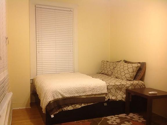 5th image of 212 Circular St #1