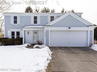 34960 Bunker Hill Dr, Farmington Hills, MI 48331