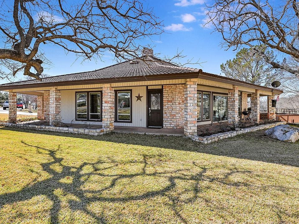 1st image of 404 Lucy Ln