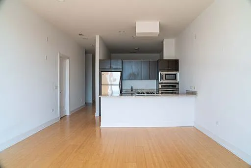2 bed, 1000 sqft, $2,225 — Photo 3