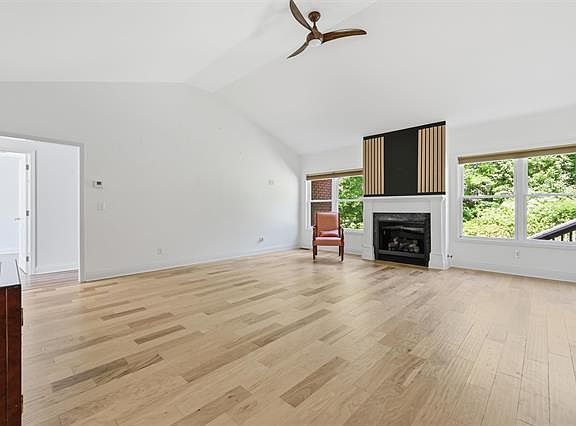 5th image of 220 Meadow Ridge Ct