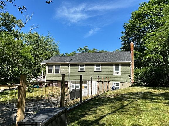5th image of 142 Walnut St