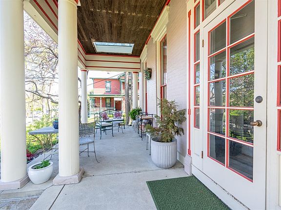 3rd image of 2334 Ashland Ave