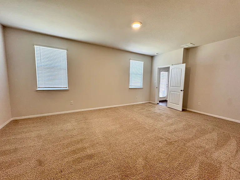 267 Evergreen Sumac Loop — Photo 4