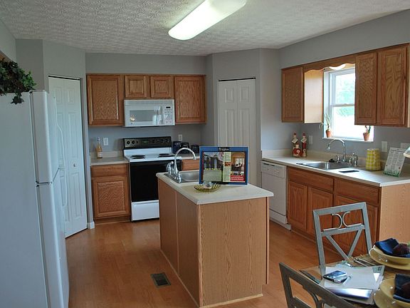 4th image of 104 Georges Creek Dr