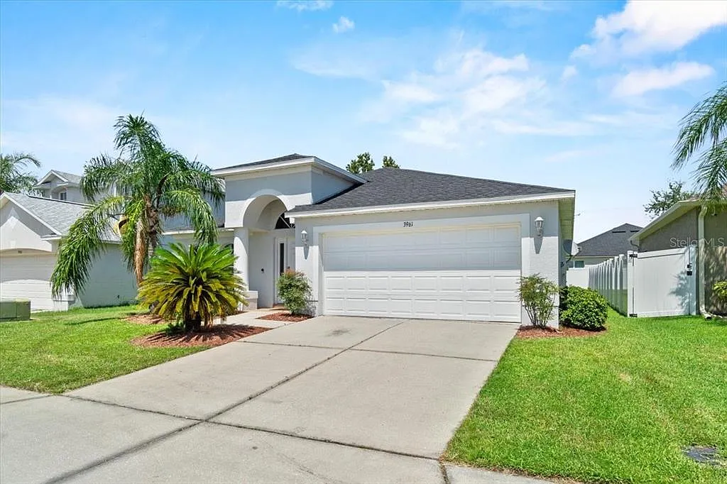 4 bed, 2.0 bath, 1978 sqft, $2,400 — Photo 1