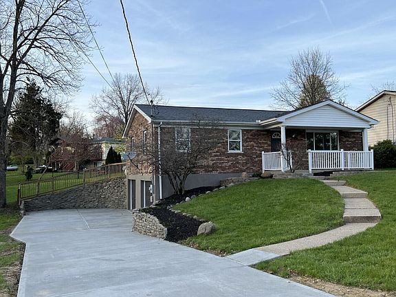 3rd image of 773 Skyline Dr