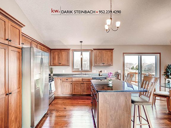 3rd image of 12009 Urbank Cir NE