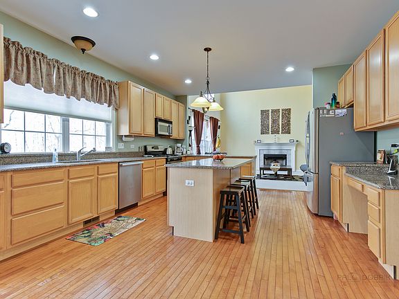 3rd image of 34104 N Wooded Glen Dr