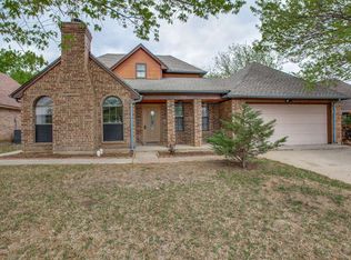 801 Meadowdale Rd, Arlington, TX 76017