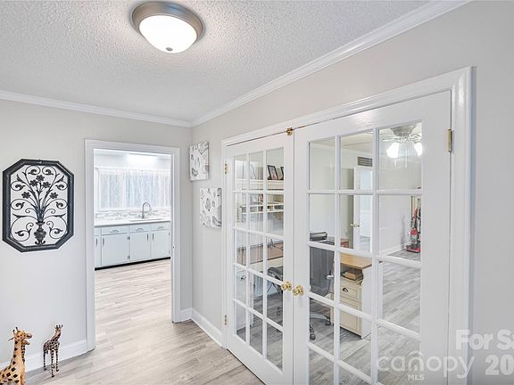 5th image of 2524 Griffith Rd