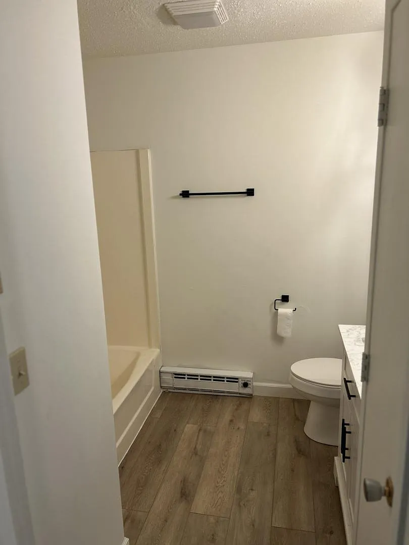 904 Baker St - 6 — Photo 1