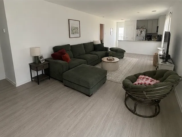 3 bed, 1411 sqft, $1,700 — Photo 2