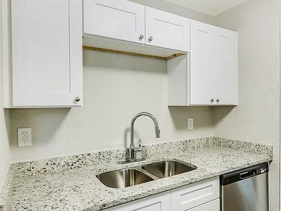 5th image of 4457 Crestwood Dr N