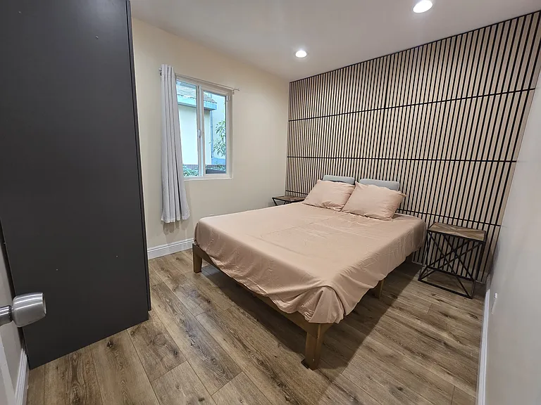 747 N Wilton Pl — Photo 9
