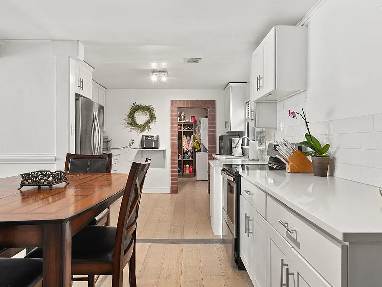 2205 Mary Ln — Photo 11