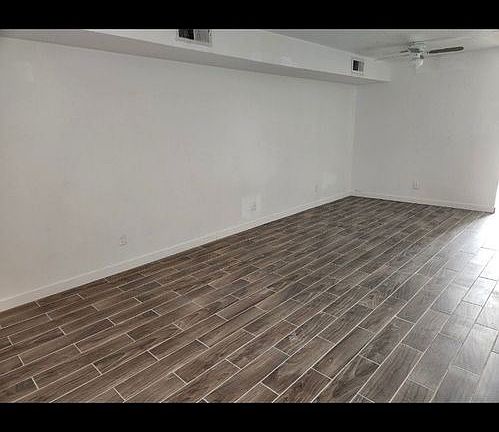 3rd image of 1832 Buena Vista Dr SE Unit C