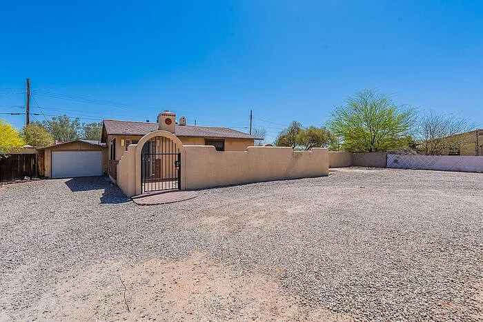 3118 N Santa Rita Ave — Photo 1